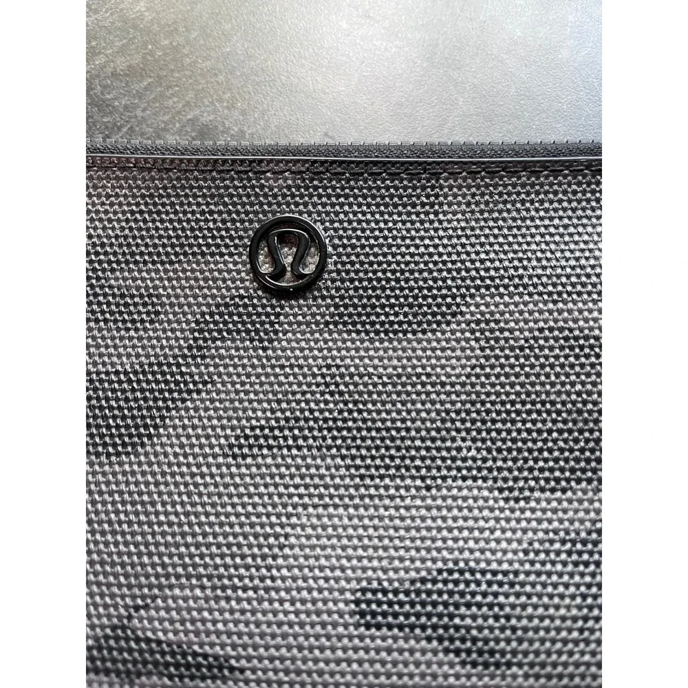 Lululemon Double Zip Wristlet Gray‎ Black Camo Print Travel Wallet Clutch Pouch
